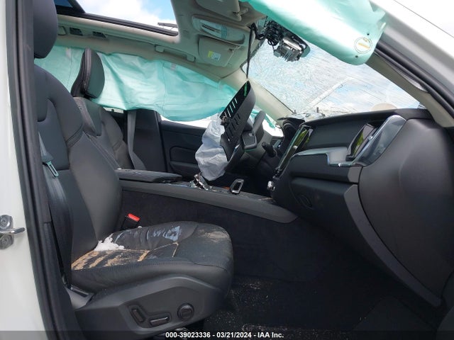 YV4L12RK3R1775326 Volvo Xc60 B5 Core Dark Theme