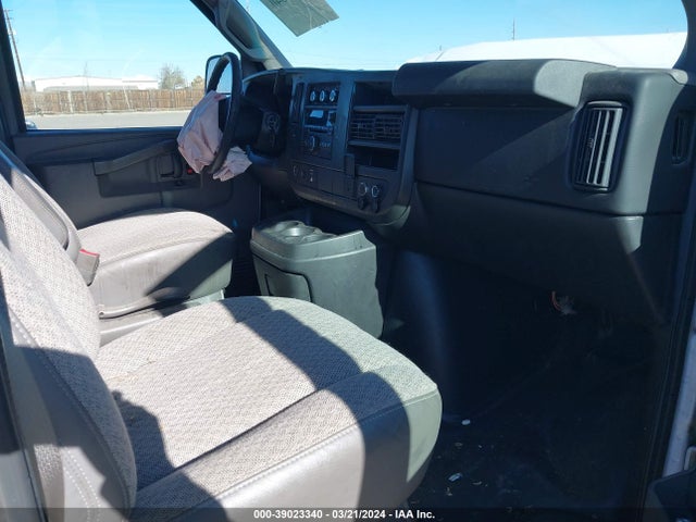 GMC Savana 2500 Work Van 2016 1GTW7AFF4G1154044 Image 5