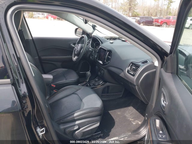 3C4NJDCB4JT332910 Jeep Compass Limited 4x4