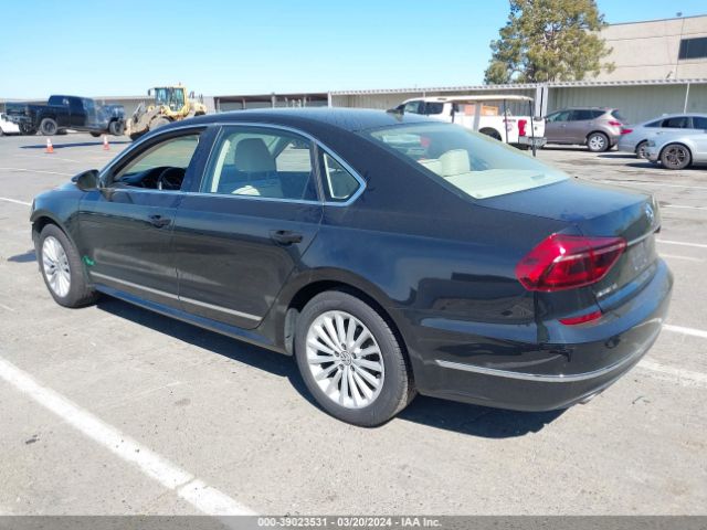 1VWBT7A38HC054185 Volkswagen Passat 1.8t Se