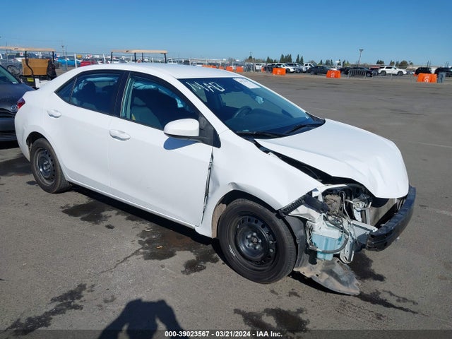 Toyota COROLLA LE 2018 2T1BURHE3JC082072 Image 1