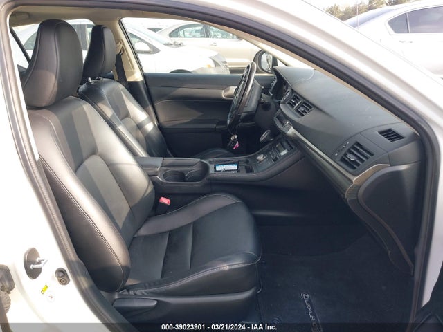 JTHKD5BH3F2230835 Lexus CT 200H