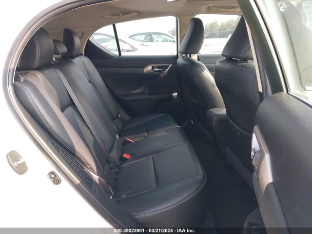 JTHKD5BH3F2230835 Lexus CT 200H