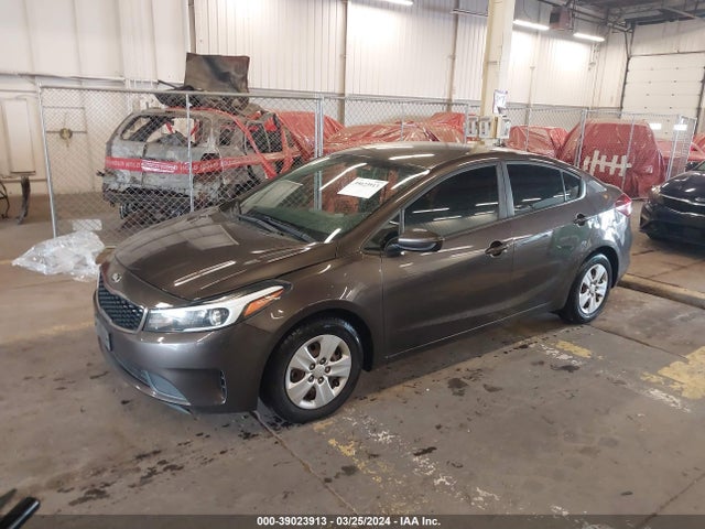 KIA FORTE LX 2017 3KPFK4A74HE125612 Image 2
