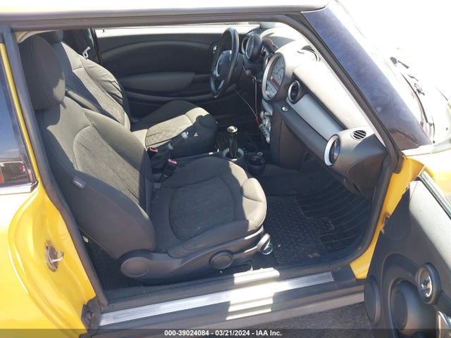 2009 MINI COOPER WMWML33589TX50028 Photo 4