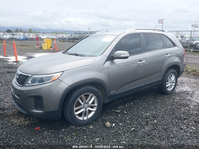 KIA Sorento Lx V6 2015 5XYKTDA74FG583968 Image 2