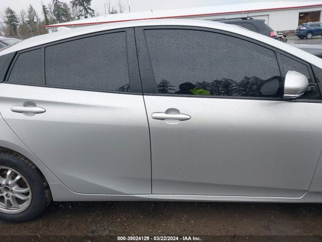 Toyota Prius Three 2016 JTDKARFU8G3006772 Image 13