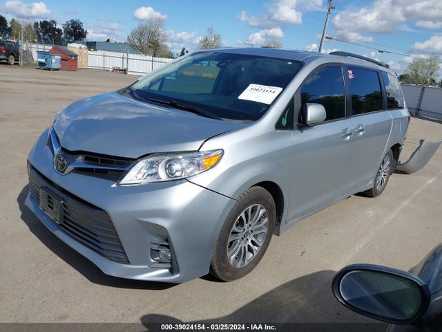 Toyota SIENNA XLE 2020 5TDYZ3DC3LS087733 Image 2