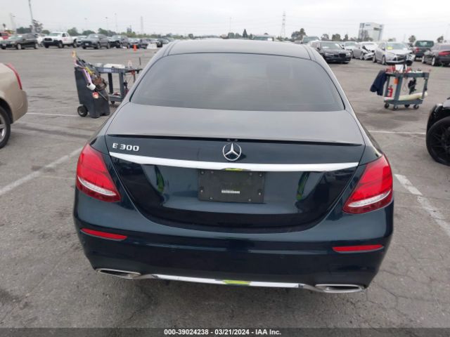 WDDZF4JB8HA044028 Mercedes-Benz E 300
