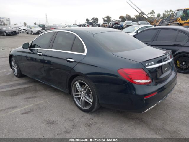 WDDZF4JB8HA044028 Mercedes-Benz E 300