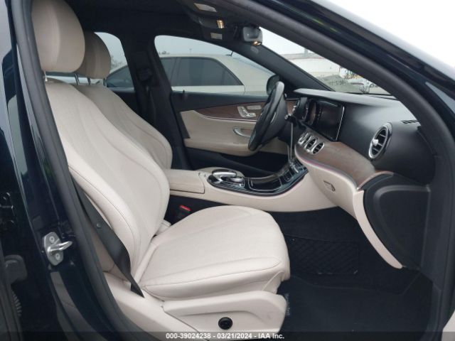 WDDZF4JB8HA044028 Mercedes-Benz E 300