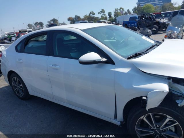 3KPF24AD1RE738990 KIA Forte Lxs