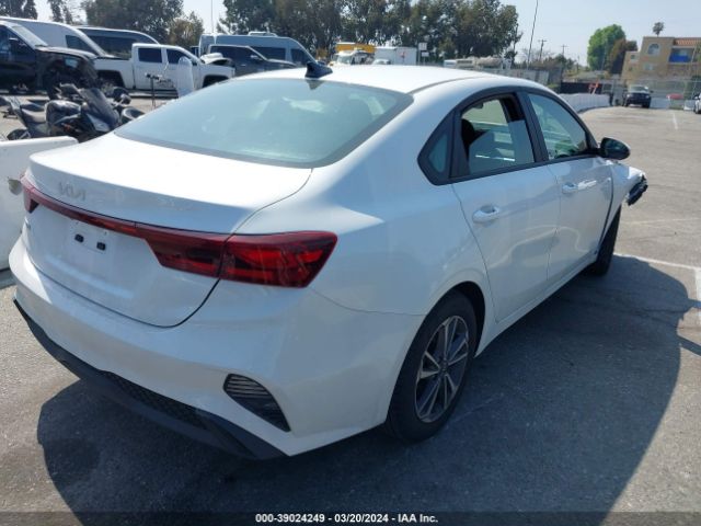 3KPF24AD1RE738990 KIA Forte Lxs