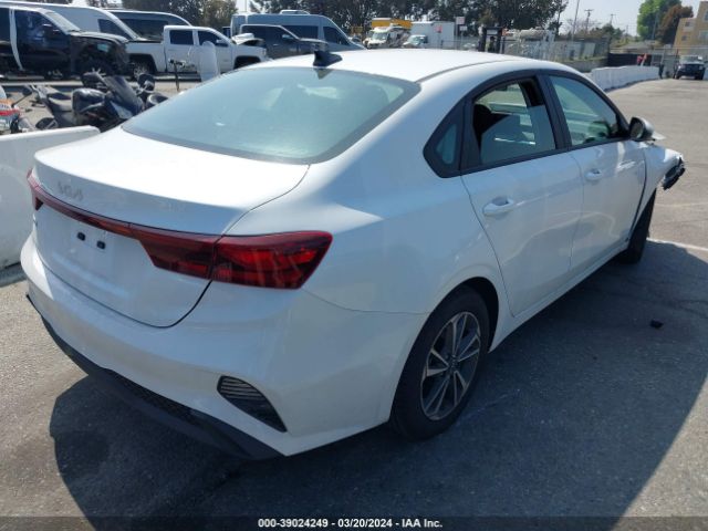 3KPF24AD1RE738990 KIA Forte Lxs