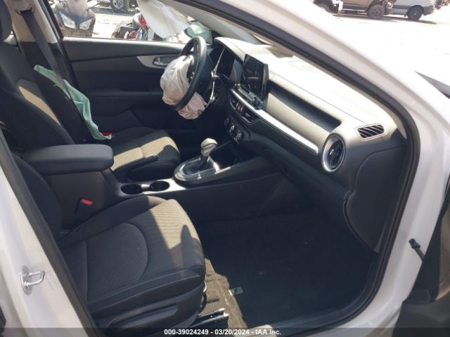 3KPF24AD1RE738990 KIA Forte Lxs