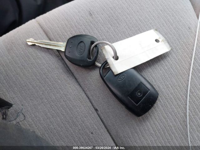 KNDMG4C70E6538022 KIA SEDONA LX