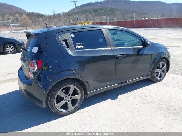 Chevrolet Sonic Rs Manual 2015 1G1JH6SB9F4126026 Image 4