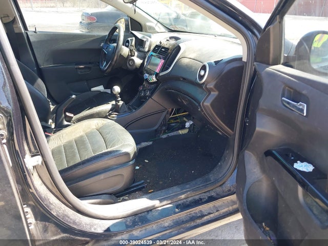 Chevrolet Sonic Rs Manual 2015 1G1JH6SB9F4126026 Image 5