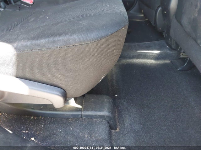 Toyota RAV4 LE 2015 JTMBFREV4FJ018858 Image 8