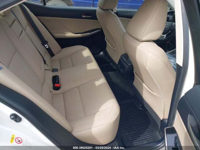 Lexus IS 300 2019 JTHC81D22K5035456 Image 8