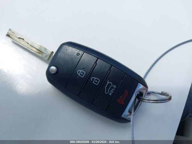 5XYPG4A37HG216931 KIA Sorento 2.4l Lx