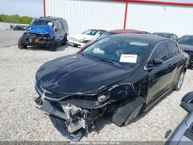 Chrysler 200 Limited 2015 1C3CCCAB8FN634520 Image 2