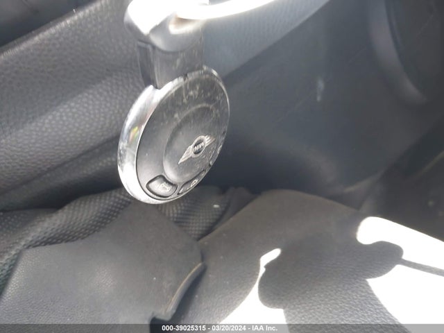2011 MINI COOPER WMWSU3C5XBT183119 Photo 10