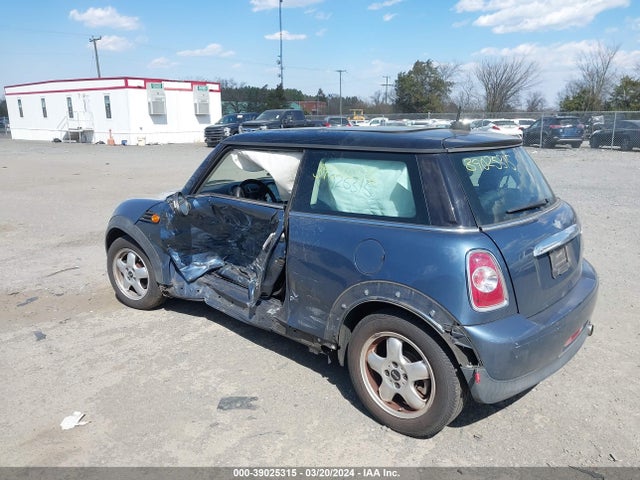 2011 MINI COOPER WMWSU3C5XBT183119 Photo 2