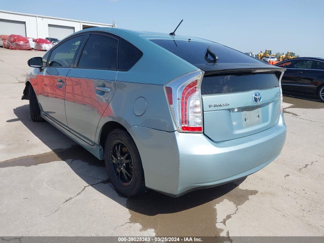 Toyota Prius Two 2014 JTDKN3DU5E1824621 Image 3