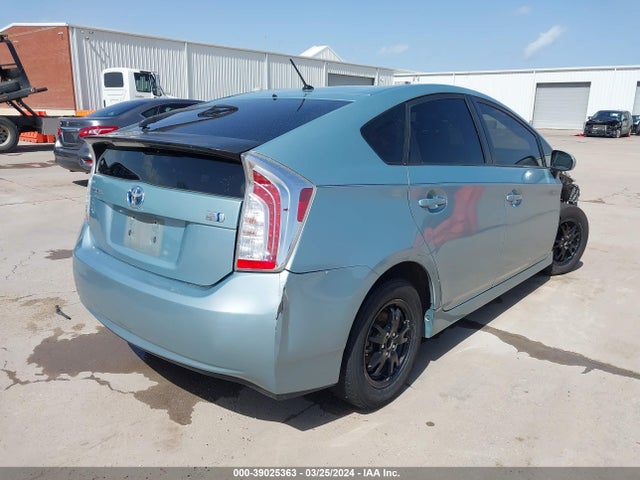 Toyota Prius Two 2014 JTDKN3DU5E1824621 Image 4