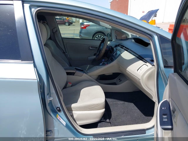 Toyota Prius Two 2014 JTDKN3DU5E1824621 Image 5