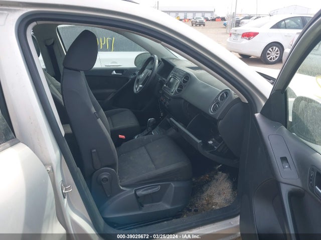 WVGAV7AX7FW594842 Volkswagen TIGUAN S