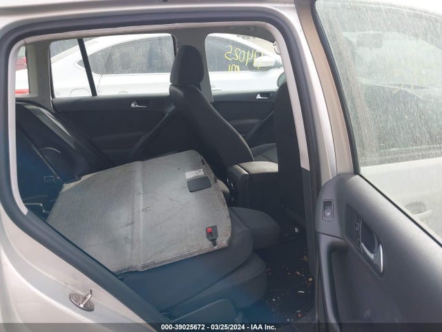 WVGAV7AX7FW594842 Volkswagen TIGUAN S