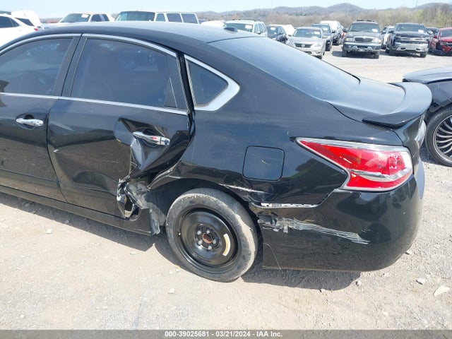 Продажа на аукционе авто 2015 Nissan Altima 2.5 S, vin: 1N4AL3AP7FC577923, номер лота: 39025681