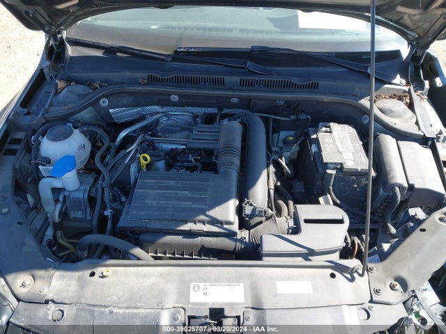 3VWDB7AJ0JM227390 Volkswagen Jetta 1.4t Se/1.4t Wolfsburg Edition