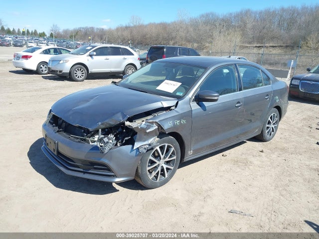 3VWDB7AJ0JM227390 Volkswagen Jetta 1.4t Se/1.4t Wolfsburg Edition