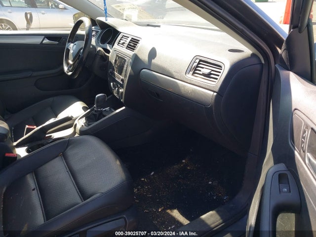 3VWDB7AJ0JM227390 Volkswagen Jetta 1.4t Se/1.4t Wolfsburg Edition