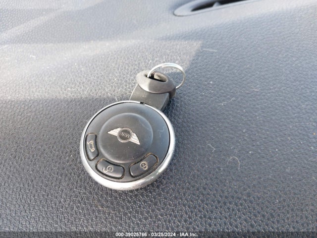 2007 MINI COOPER WMWMF33597TL77361 Photo 10