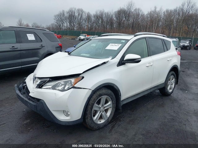 Toyota Rav4 Xle 2014 JTMRFREV4ED064833 Image 2