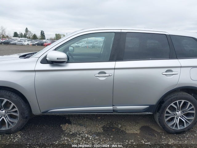 Mitsubishi Outlander Se 2018 JA4AZ3A31JJ001989 Image 15
