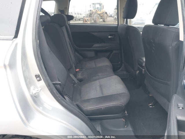 Mitsubishi Outlander Se 2018 JA4AZ3A31JJ001989 Image 8