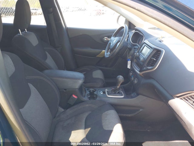 1C4PJLCB8JD552446 Jeep Cherokee Latitude Fwd