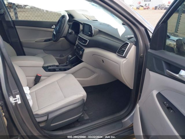 KM8J33A4XLU280145 Hyundai Tucson Value