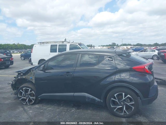 Toyota C-HR XLE 2019 NMTKHMBX5KR069445 Image 14