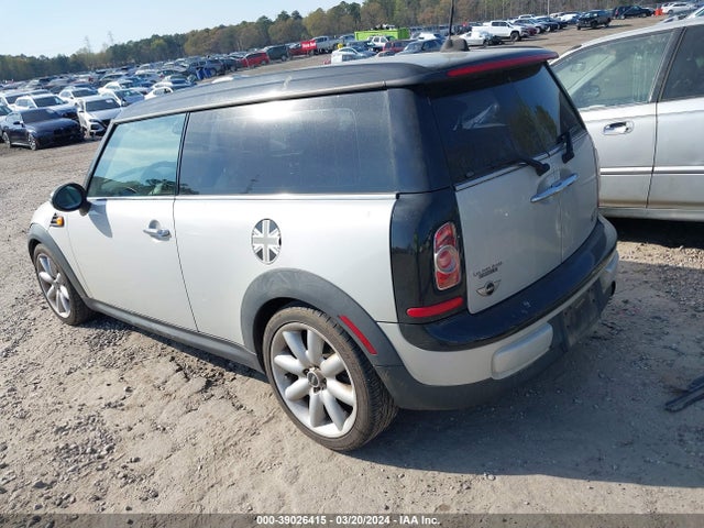2011 MINI COOPER CLUBMAN WMWZF3C56BT187645 Photo 2
