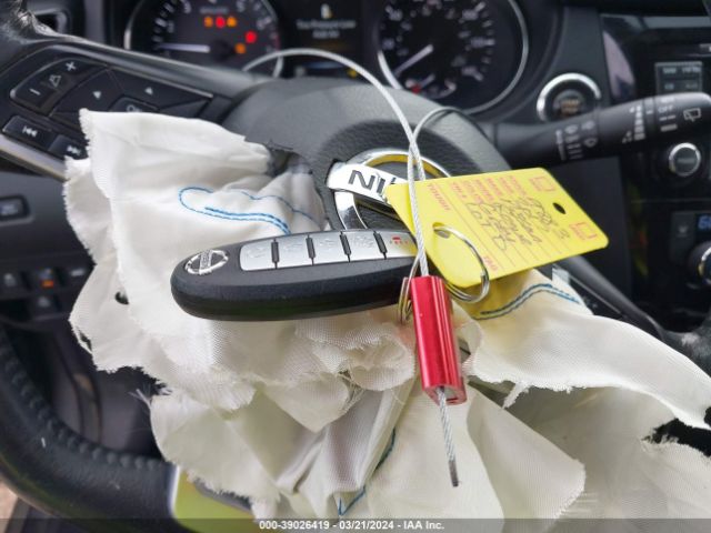 5N1AT2MT8HC799883 Nissan ROGUE SV