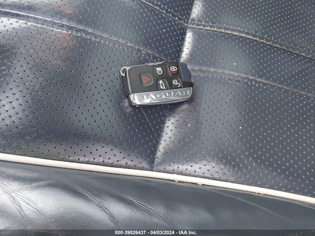 2011 JAGUAR XJ SAJWA2GB5BLV01639 Photo 10