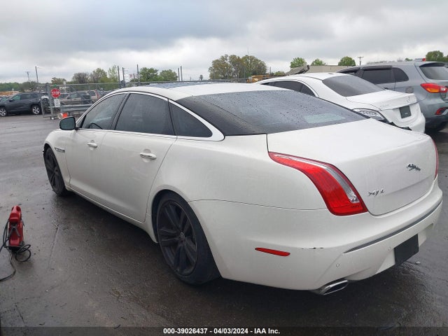 2011 JAGUAR XJ SAJWA2GB5BLV01639 Photo 2