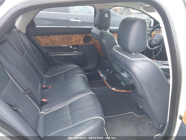2011 JAGUAR XJ SAJWA2GB5BLV01639 Photo 7