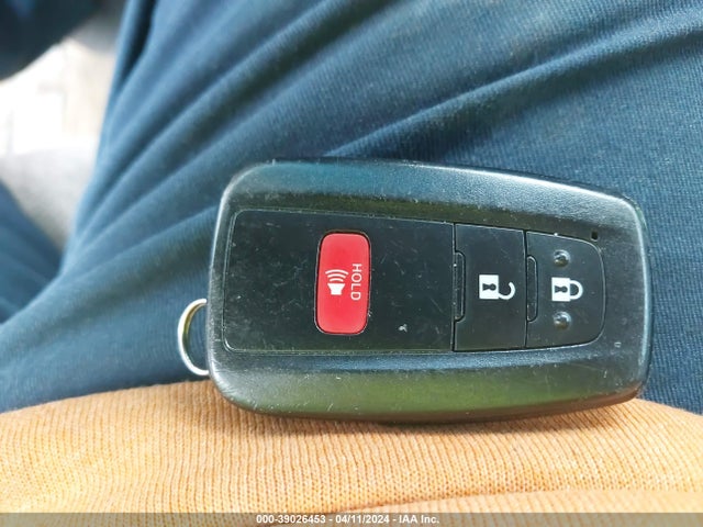 Toyota Prius Two 2016 JTDKBRFUXG3526663 Image 11